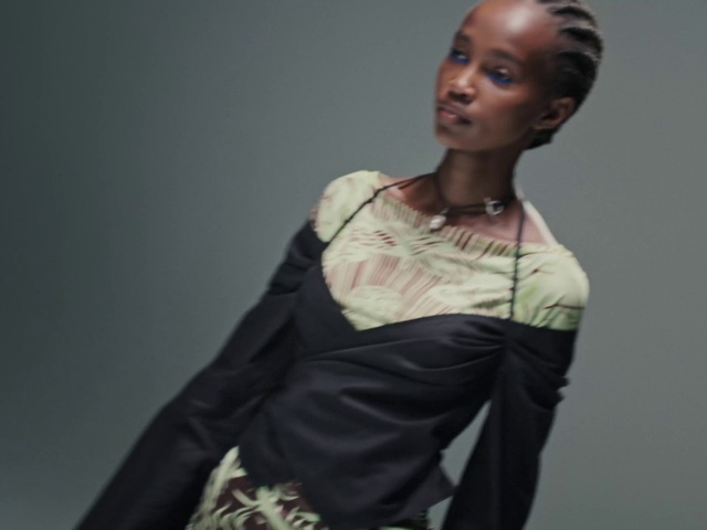 Video Reference: Shoulder, Neck, Human body, Flash photography, Sleeve, Fashion design, Waist, Performing arts, Entertainment, Chest