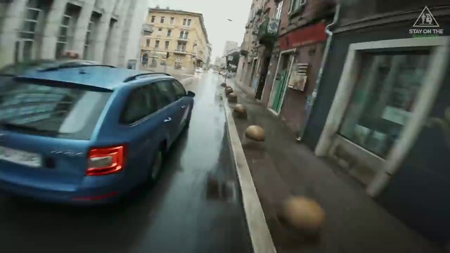 Video Reference: Land vehicle, Vehicle, Car, Tire, Automotive tail & brake light, Window, Building, Automotive lighting, Infrastructure, Wheel