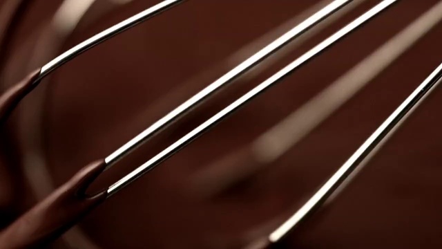 Video Reference: Hood, Automotive lighting, String instrument, Motor vehicle, Musical instrument accessory, Alloy wheel, Automotive design, Rim, Vehicle door, Automotive exterior