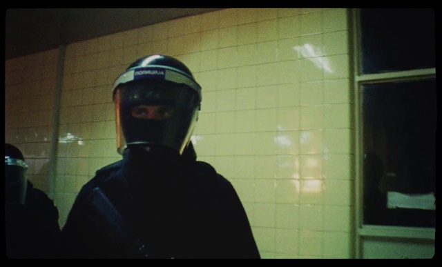 Video Reference: Helmet, Tints and shades, Eyewear, Personal protective equipment, Electric blue, Darkness, Security, Display device, Midnight, Automotive lighting