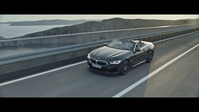 Video Reference: Vehicle, Car, Vehicle registration plate, Automotive lighting, Hood, Grille, Automotive mirror, Automotive design, Automotive parking light, Motor vehicle