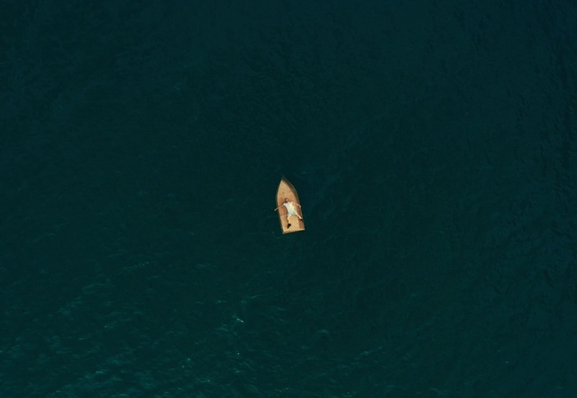 Video Reference: Water, Liquid, Fluid, Wing, Recreation, Sky, Electric blue, Lake, Fashion accessory, Macro photography
