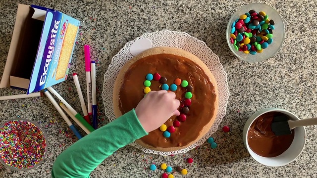 Video Reference: Food, Tableware, Ingredient, Recipe, Cuisine, Baked goods, Wood, Dish, Plate, Mixture