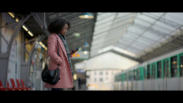Video Reference: Flash photography, Street fashion, Travel, Luggage and bags, Happy, Fashion design, Bag, City, Formal wear, Fun