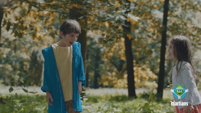 Video Reference: Plant, People in nature, Vertebrate, Botany, Human, Natural environment, Tree, Sleeve, Branch, Mammal