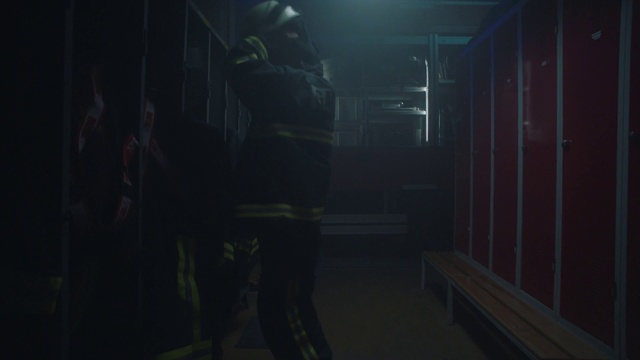 Video Reference: Shooter game, Midnight, Electric blue, Darkness, Personal protective equipment, Action-adventure game, Video game software, Room, Fictional character, Pc game