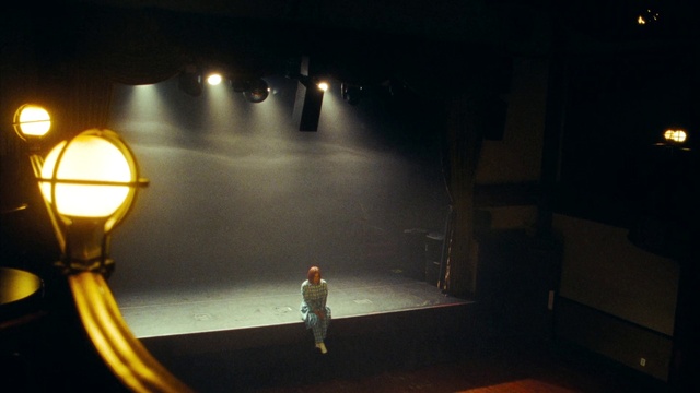 Video Reference: Automotive lighting, Tints and shades, Entertainment, Event, Street light, Darkness, Performing arts, Midnight, Electricity, Circle