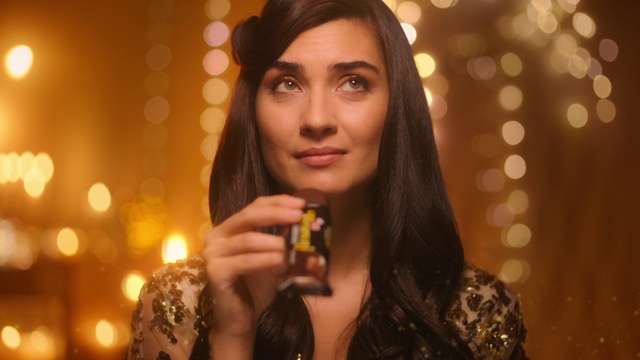 Video Reference: Lip, Eyebrow, Amber, Eyelash, Fashion, Flash photography, Orange, Happy, Gesture, People in nature