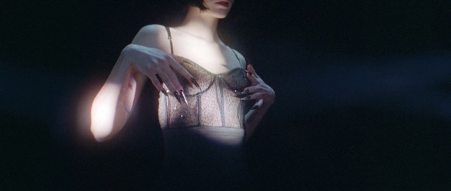 Video Reference: Hand, Arm, Eyelash, Human body, Flash photography, Neck, Jaw, Sleeve, Gesture, Waist