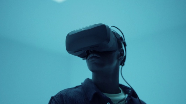 Video Reference: Glasses, Vision care, Eye, Hearing, Goggles, Eyewear, Gadget, Audio equipment, Personal protective equipment, Recreation