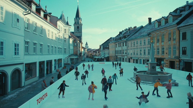 Video Reference: Sky, Building, Daytime, Cloud, Window, Leisure, Travel, House, People, Facade