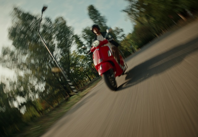 Video Reference: Tire, Wheel, Vehicle, Sky, Automotive tire, Motorcycle, Automotive lighting, Motor vehicle, Plant, Tree