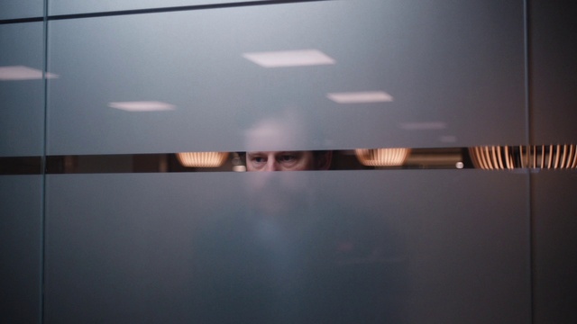 Video Reference: Rectangle, Material property, Gas, Tints and shades, Automotive exterior, Ceiling, Font, Wood, Display device, Laptop