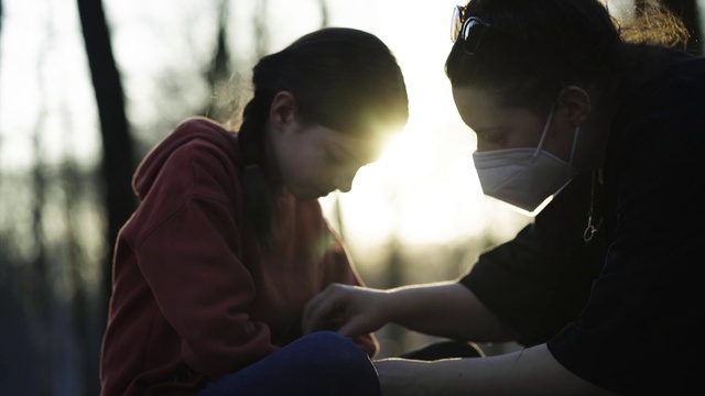 Video Reference: Flash photography, Happy, Gesture, Sunlight, Interaction, Fun, Romance, Event, Darkness, Eyewear