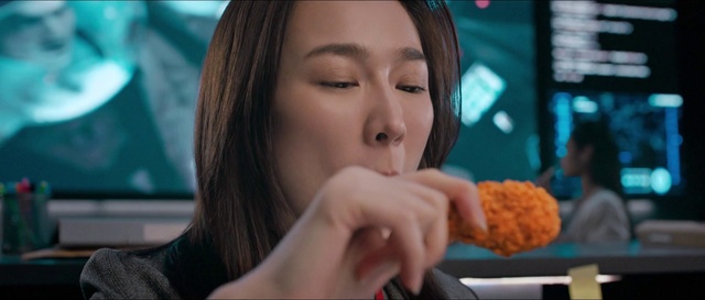 Video Reference: Lip, Mouth, Eyelash, Gesture, Fun, Television program, Happy, Event, Flash photography, Leisure