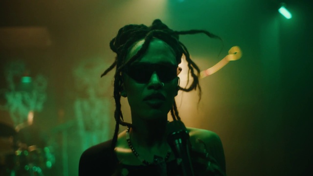 Video Reference: Microphone, Green, Concert, Entertainment, Musician, Music, Eyewear, Artist, Music artist, Performing arts