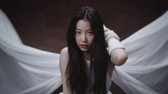 Video Reference: Lip, Hand, Shoulder, Flash photography, Gesture, Eyelash, Happy, Smile, Black hair, Long hair