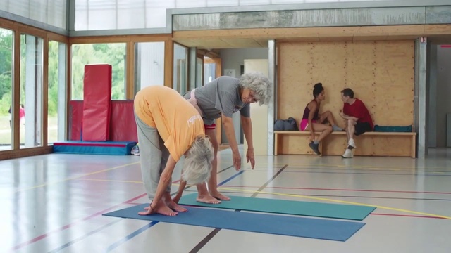 Video Reference: Leg, Wood, Flooring, Knee, Floor, Leisure, Sports, Active pants, Hardwood, Physical fitness