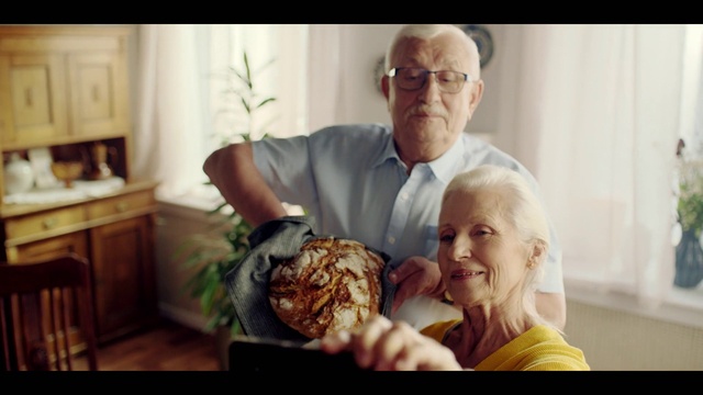 Video Reference: Glasses, Photograph, Gesture, Food craving, Smile, Happy, Recipe, Wood, Food, Event