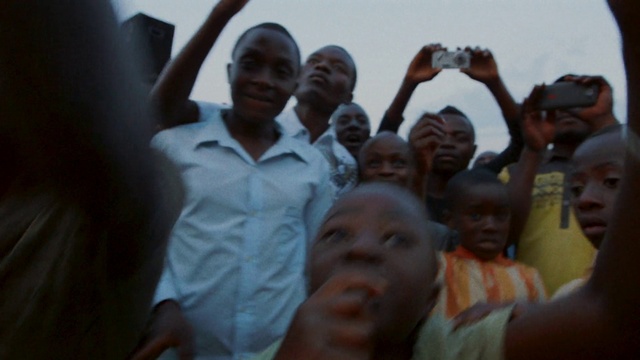 Video Reference: Shirt, Smile, Happy, Gesture, T-shirt, Finger, Adaptation, Fun, Hat, Crowd