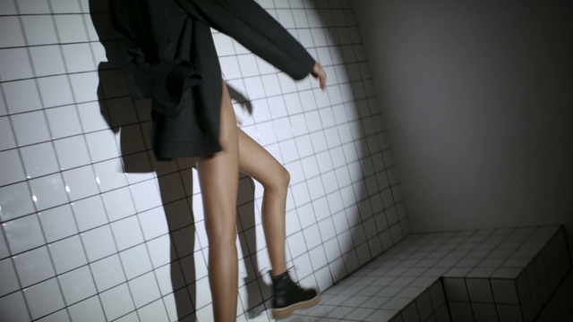 Video Reference: Footwear, Joint, Shoe, Hand, Shoulder, Leg, Dress, Knee, Thigh, Waist