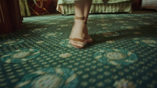 Video Reference: Leg, Wood, Flooring, Thigh, Floor, Knee, Barefoot, Tints and shades, Hardwood, Pattern
