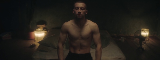 Video Reference: Muscle, Neck, Flash photography, Jaw, Beard, Chest, Trunk, Barechested, Lamp, Elbow