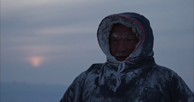 Video Reference: Sky, Atmospheric phenomenon, Landscape, Cloud, Slope, Freezing, Ice cap, Recreation, Winter, Hoodie