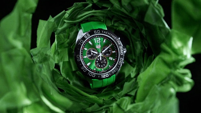 Video Reference: Terrestrial plant, Grass, Liquid, Circle, Plant, Personal protective equipment, Macro photography, Event, Electric blue, Fashion accessory