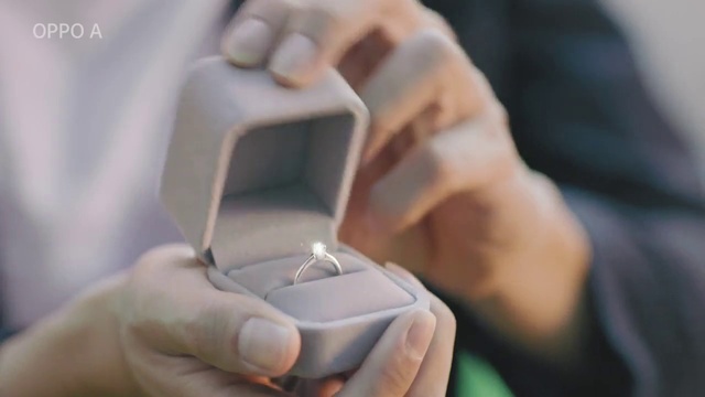 Video Reference: Hand, Gesture, Communication Device, Finger, Gadget, Thumb, Nail, Wrist, Audio equipment, Automotive design
