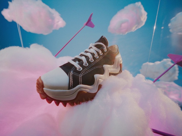Video Reference: Footwear, Cloud, Sky, Shoe, Azure, Gesture, Pink, Sneakers, Cumulus, Art