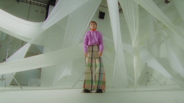 Video Reference: Sleeve, Interior design, One-piece garment, Fashion design, Tints and shades, Magenta, Pattern, Event, Glass, Ceiling