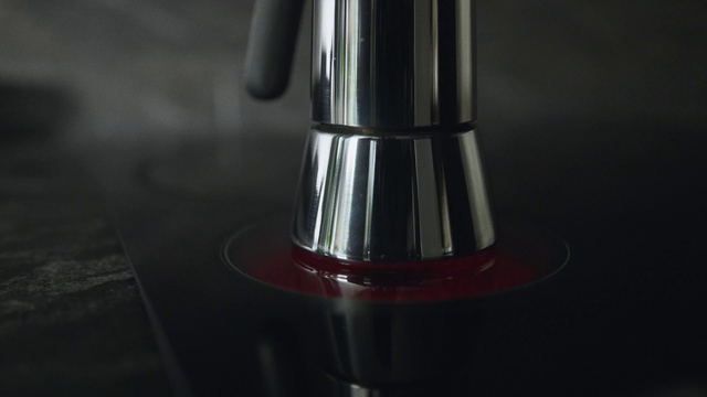 Video Reference: Bicycle part, Rim, Automotive design, Gas, Auto part, Automotive wheel system, Nickel, Composite material, Metal, Aluminium