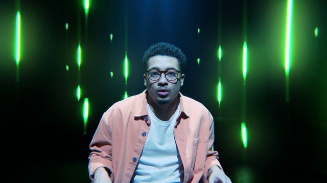 Video Reference: Sleeve, Lighting, Entertainment, Music artist, Music, Performing arts, Audio equipment, Event, Eyewear, Visual effect lighting
