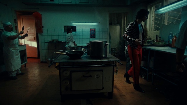 Video Reference: Kitchen, Gas, Gas stove, Kitchen appliance, Machine, Room, Cooktop, Building, House, Flash photography