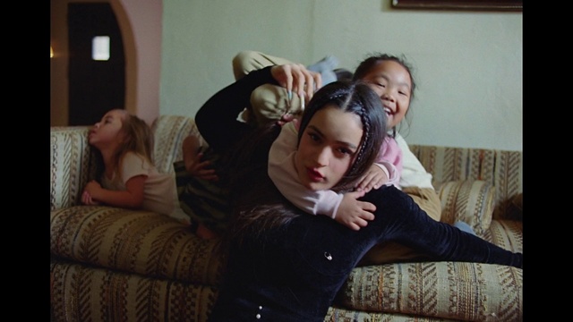 Video Reference: Furniture, Comfort, Couch, Flash photography, Smile, Happy, Gesture, Thigh, Living room, Fun