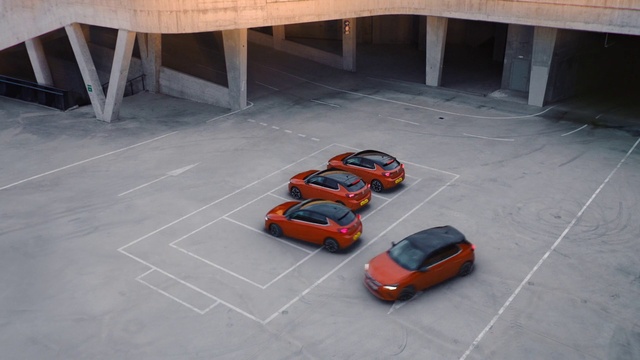 Video Reference: Automotive parking light, Car, Land vehicle, Tire, Wheel, Vehicle, Automotive tail & brake light, Automotive lighting, Automotive design, Mode of transport