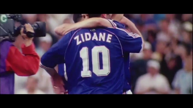 Video Reference: Sports uniform, Shorts, Sports gear, Jersey, Football equipment, Sleeve, Gesture, Player, Sportswear, Sports equipment