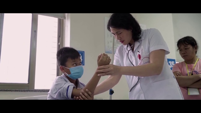 Video Reference: Neck, Sleeve, Health care, Gesture, Elbow, Window, Health care provider, Nurse, T-shirt, Service