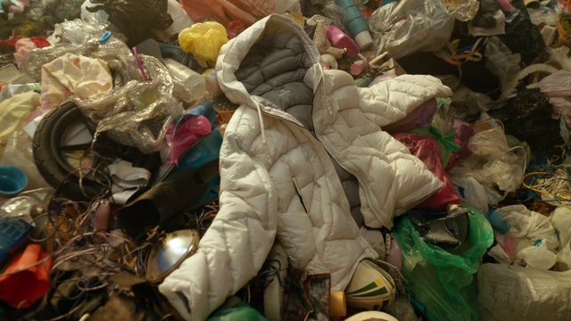Video Reference: Plastic bag, Textile, Gas, Waste, Plastic, Event, Leaf vegetable, Local food, Selling, Pollution