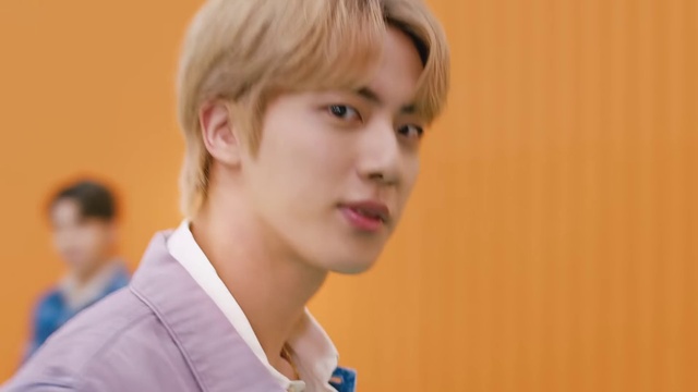 Video Reference: Forehead, Nose, Cheek, Eyebrow, Jaw, Eyelash, Fun, Bangs, Event, Happy