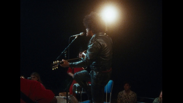 Video Reference: Microphone, Musical instrument, Guitar accessory, Guitarist, String instrument, Musician, Entertainment, Concert, Music, Performing arts