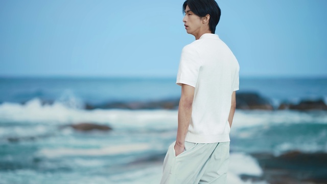 Video Reference: Water, Sky, Azure, Flash photography, Standing, Happy, Gesture, Travel, People in nature, People on beach