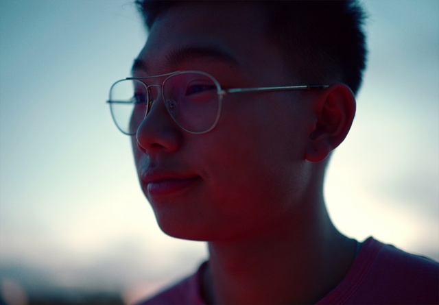 Video Reference: Forehead, Nose, Glasses, Lip, Vision care, Eyewear, Flash photography, Jaw, Ear, Cool