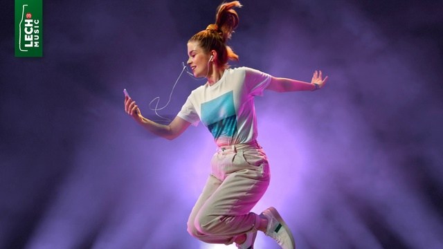Video Reference: Plant, Dress, Dance, Purple, Flash photography, Entertainment, Performing arts, Happy, Music artist, Choreography