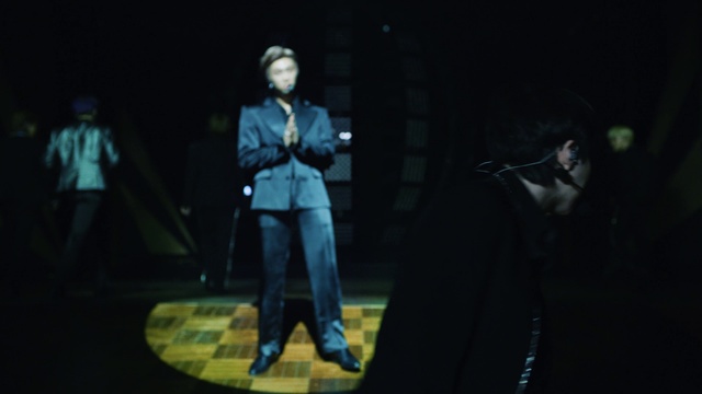 Video Reference: Microphone, Entertainment, Performing arts, Music, Music artist, Performance art, Stage, Event, Artist, Fun