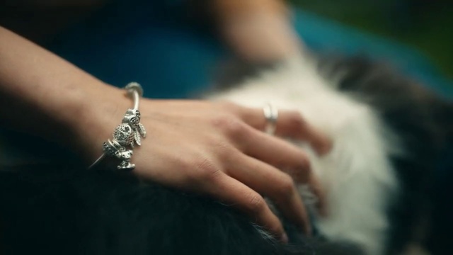 Video Reference: Body jewelry, Carnivore, Gesture, Cat, Nail, Finger, Wrist, Whiskers, Thumb, Jewellery