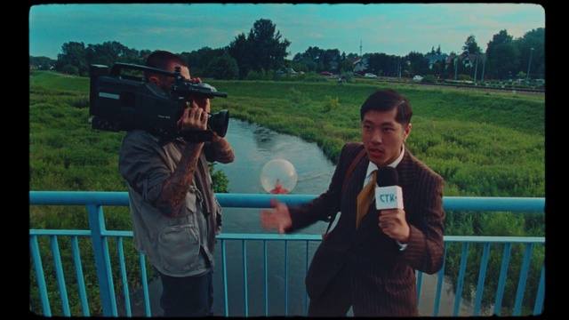 Video Reference: Nature, Natural environment, Sky, Plant, Microphone, Gesture, Photographer, Travel, Tree, Leisure