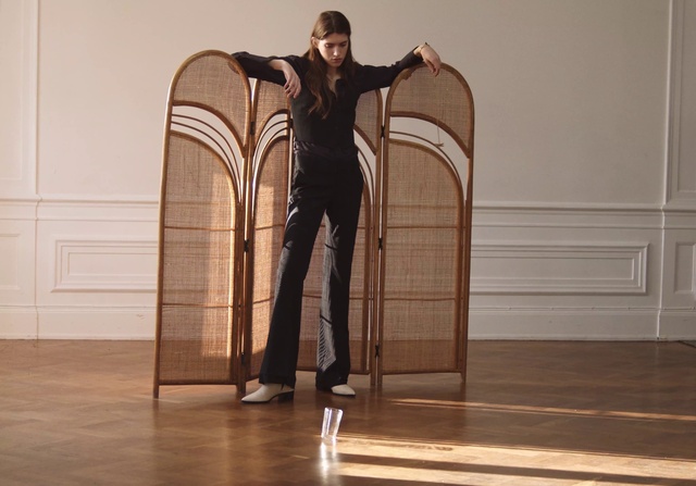 Video Reference: Outerwear, Shoulder, Chair, Flash photography, Sleeve, Wood, Knee, Comfort, Floor, Flooring