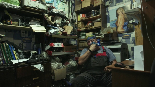 Video Reference: Engineering, Automotive design, Office equipment, Machine, Customer, Building, Computer monitor, Service, Box, Desk